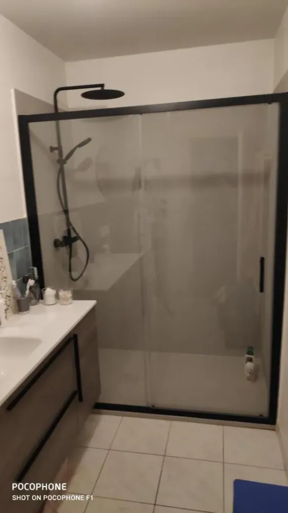 salle-de-bain-douche-lavabo