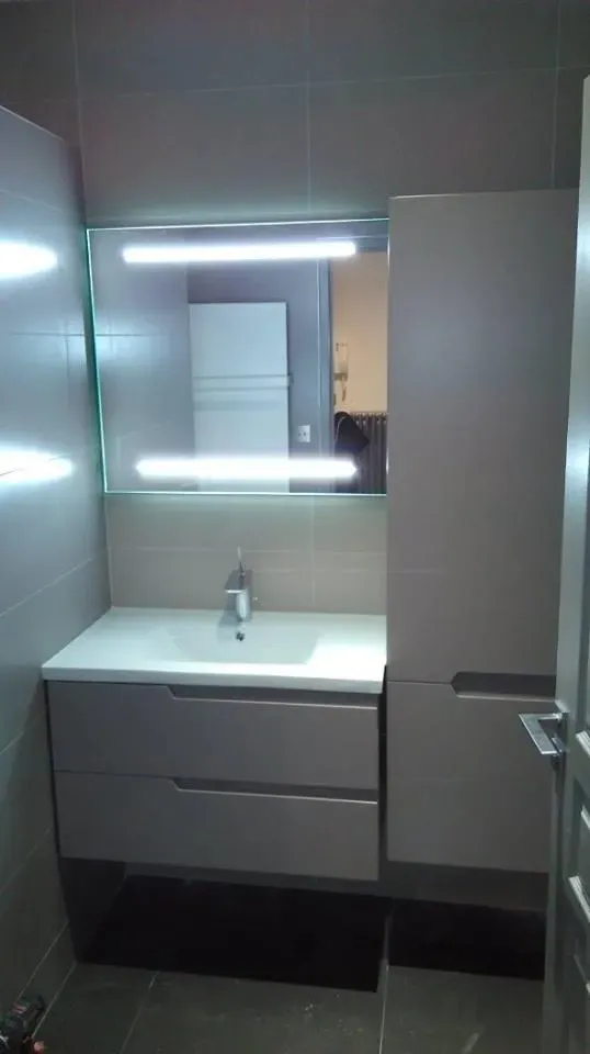 salle-de-bain-miroir-lumineux